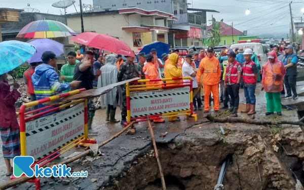 Thumbnail Berita - Tinjau Langsung, Bupati Malang Pastikan Banjir Tertangani dengan Baik